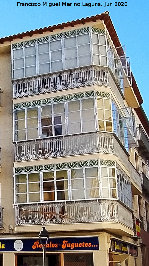 Edificio de la Plaza de la Audiencia n� 4 - Edificio de la Plaza de la Audiencia n� 4. Balcones cerrados esquineros