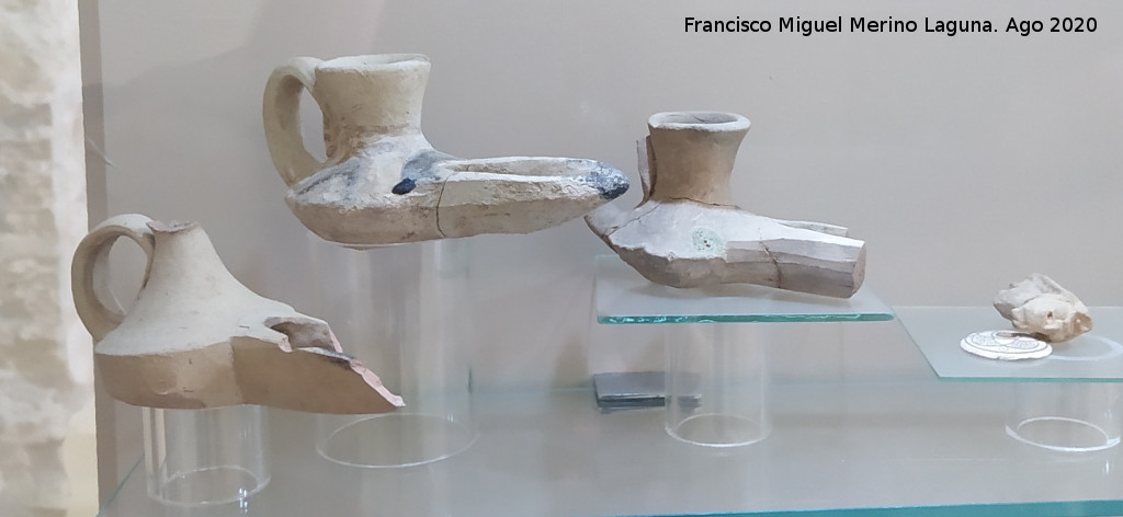 Historia de Carmona - Historia de Carmona. Candiles. Museo del Alc�zar de la Puerta de Sevilla