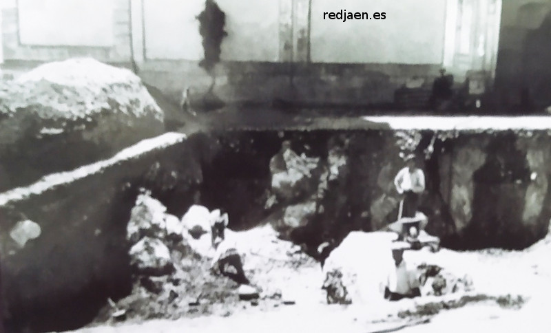 Plaza de la Iglesia - Plaza de la Iglesia. En 1960 se quita el antiguo dep�sito de aguas y se construye uno subterr�neo