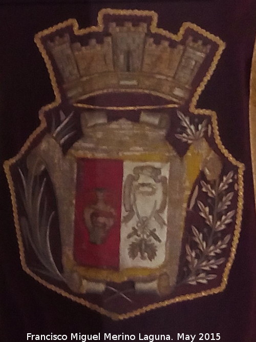 Ayuntamiento de Bailn - Ayuntamiento de Bailn. Escudo en el traje de macero