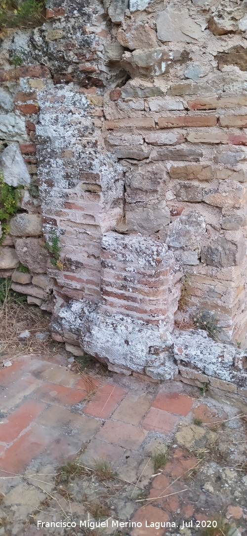 Iglesia Mayor - Iglesia Mayor. Muro isl�mico de la Mezquita Andalus�