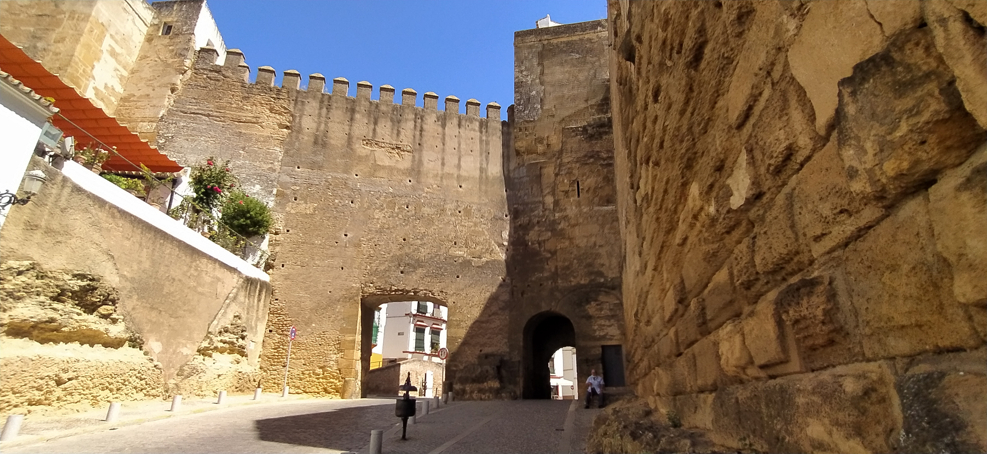Muralla de Carmona - Muralla de Carmona. Poterna y portillo