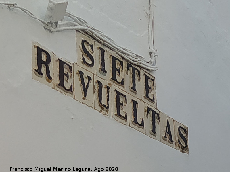 Calle Siete Revueltas - Calle Siete Revueltas. Nombre en azulejos