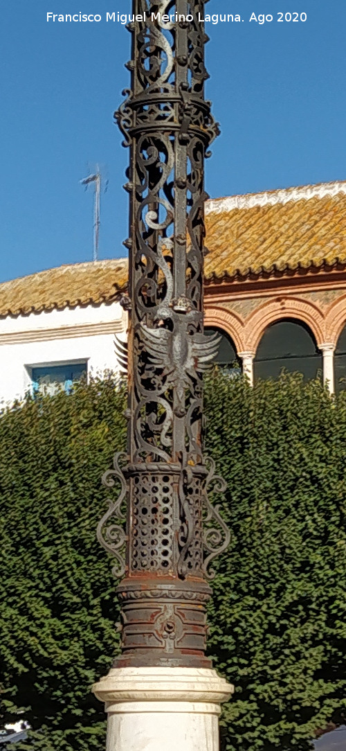 Farola de la Plaza San Fernando - Farola de la Plaza San Fernando. Detalle del �guila bic�fala
