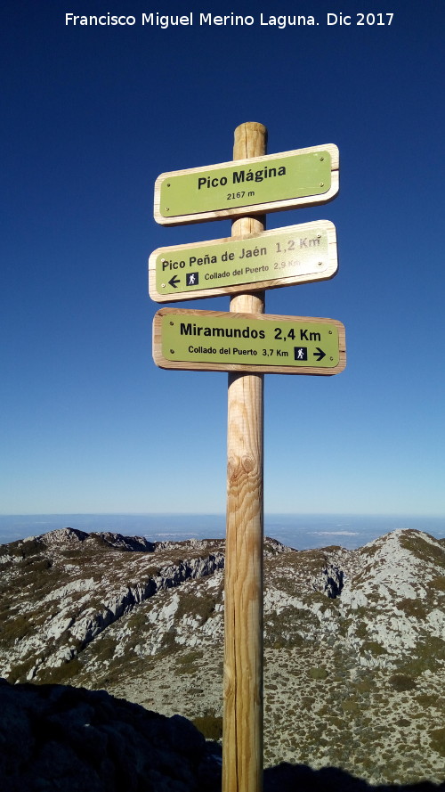 Refugio Miramundos - Refugio Miramundos. Cartel de la cumbre del Mgina