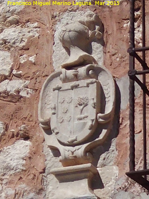 Casera del Conde - Casera del Conde. Escudo izquierdo