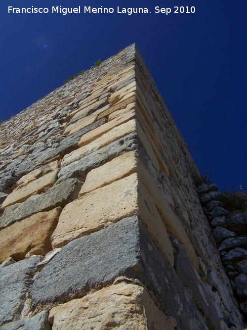 Castillo de la Pea. Torre del Homenaje - Castillo de la Pea. Torre del Homenaje. Esquina a soga y tizn