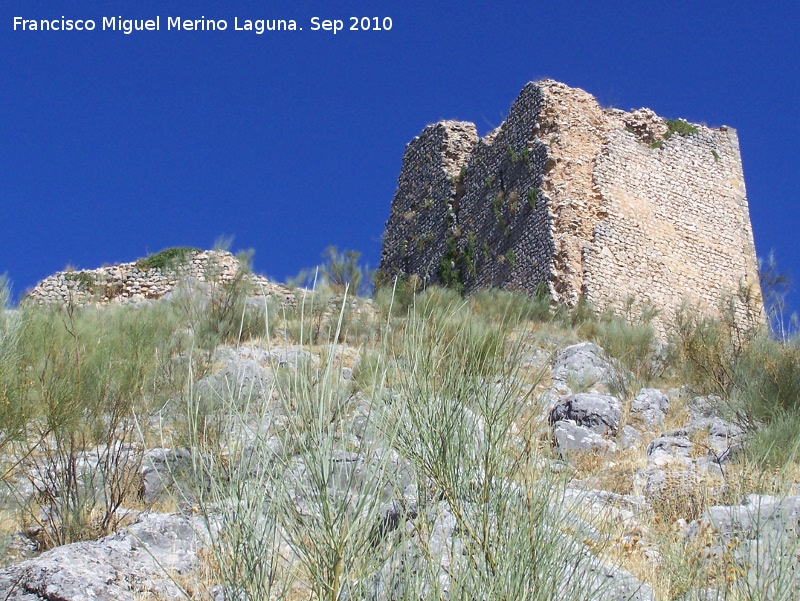 Castillo de la Pea. Muralla Este - Castillo de la Pea. Muralla Este. El primer lienzo que va desde los acantilados hasta la Torre del Homenaje