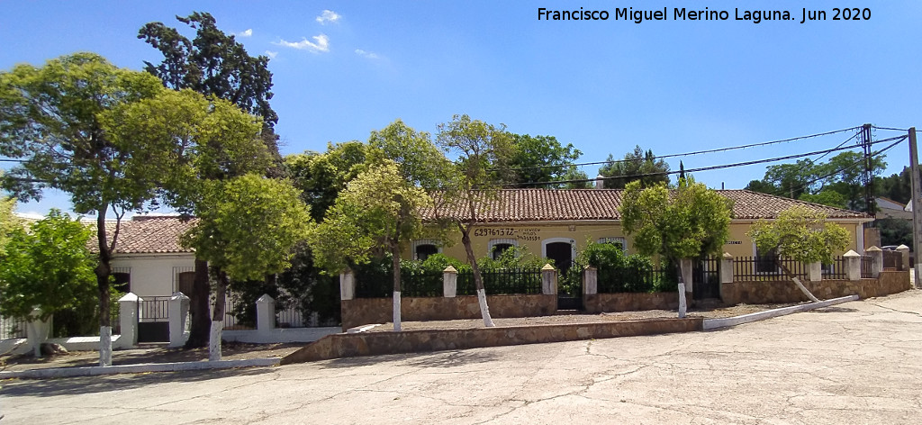 Aldea El Centenillo - Aldea El Centenillo. Casas t�picas con jard�n delantero