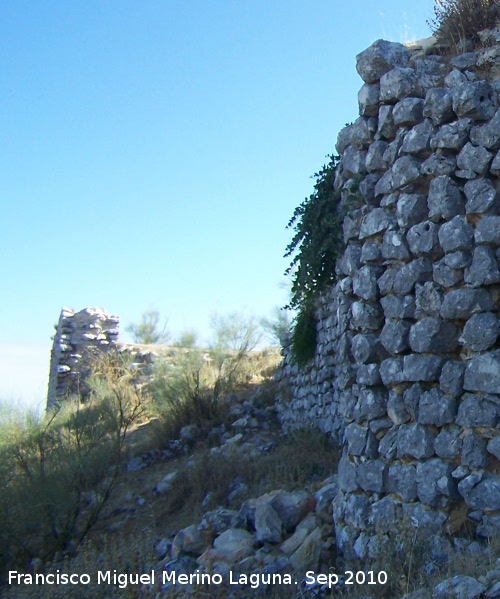 Castillo de la Pea. Muralla Oeste - Castillo de la Pea. Muralla Oeste. Trozo derribado del primer lienzo