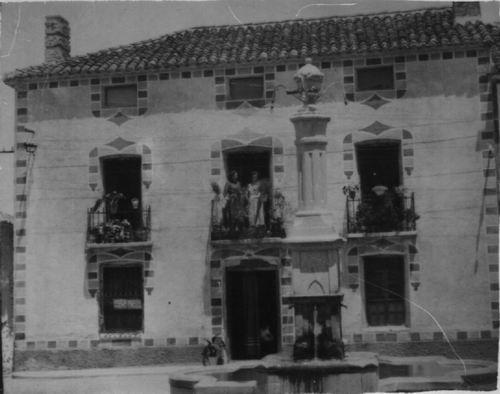 Fuente de la Plaza - Fuente de la Plaza. Foto antigua. Con la Casa de Manuel Ramrez al fondo