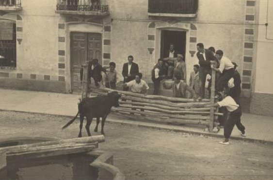 Fuente de la Plaza - Fuente de la Plaza. Foto antigua. Se ve parte del antiguo pilar