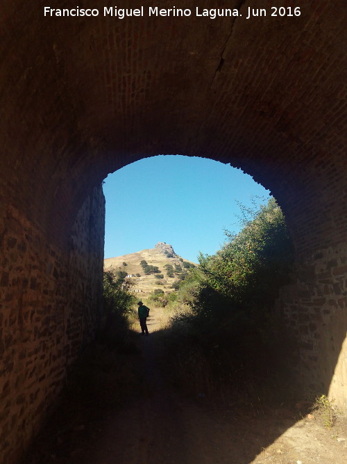 Mina La Aquisgrana - Mina La Aquisgrana. Con el Castillo de las Navas de Tolosa al fondo