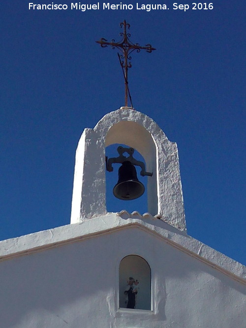 Iglesia de La Rbita - Iglesia de La Rbita. Cruz, espadaa y hornacina