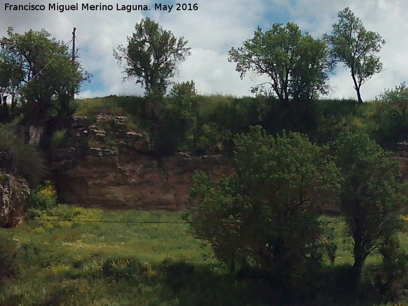 Yacimiento Cerro La Mesa - Yacimiento Cerro La Mesa. Cortado rocoso que pudo servir de muralla
