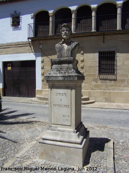 Monumento a Alonso de Vandelvira - Monumento a Alonso de Vandelvira. 