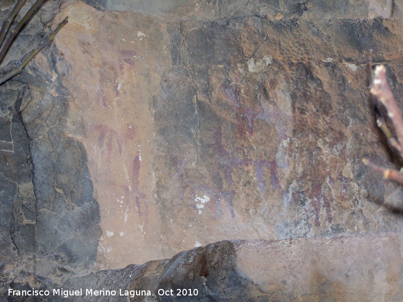 Pinturas rupestres de la Cueva del Plato grupo II - Pinturas rupestres de la Cueva del Plato grupo II. Figuras de la izquierda