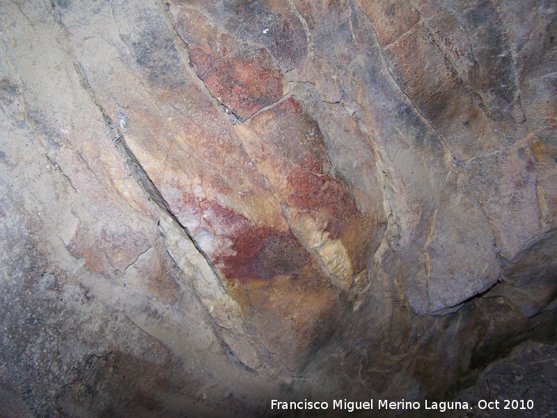 Pinturas rupestres de la Cueva del Plato grupo V - Pinturas rupestres de la Cueva del Plato grupo V. Restos de pintura