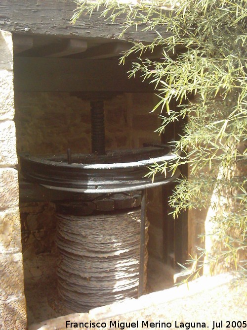 Molino de los Marqueses de Orozco - Molino de los Marqueses de Orozco. Capachos en la prensa del molino