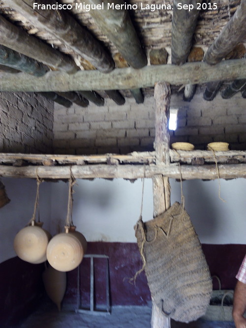 Oppidum del Cerro de la Cruz - Oppidum del Cerro de la Cruz. Interior de casa ibera reconstruida