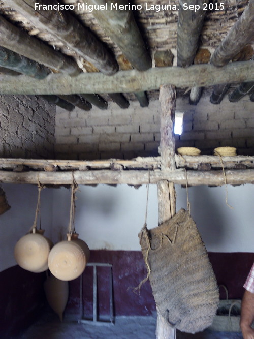 Oppidum del Cerro de la Cruz - Oppidum del Cerro de la Cruz. Interior de casa ibera reconstruida