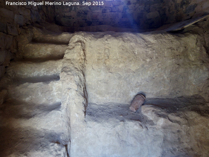 Oppidum del Cerro de la Cruz - Oppidum del Cerro de la Cruz. Interior de casa ibera reconstruida