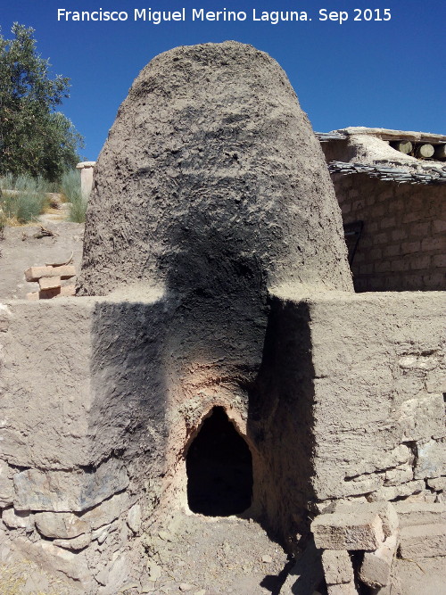 Oppidum del Cerro de la Cruz - Oppidum del Cerro de la Cruz. Horno ibero reconstruido