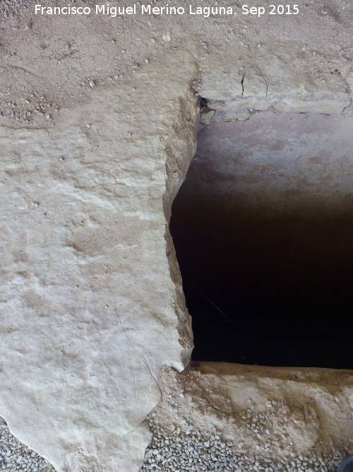 Oppidum del Cerro de la Cruz - Oppidum del Cerro de la Cruz. Restos de la cubricin del aljibe II