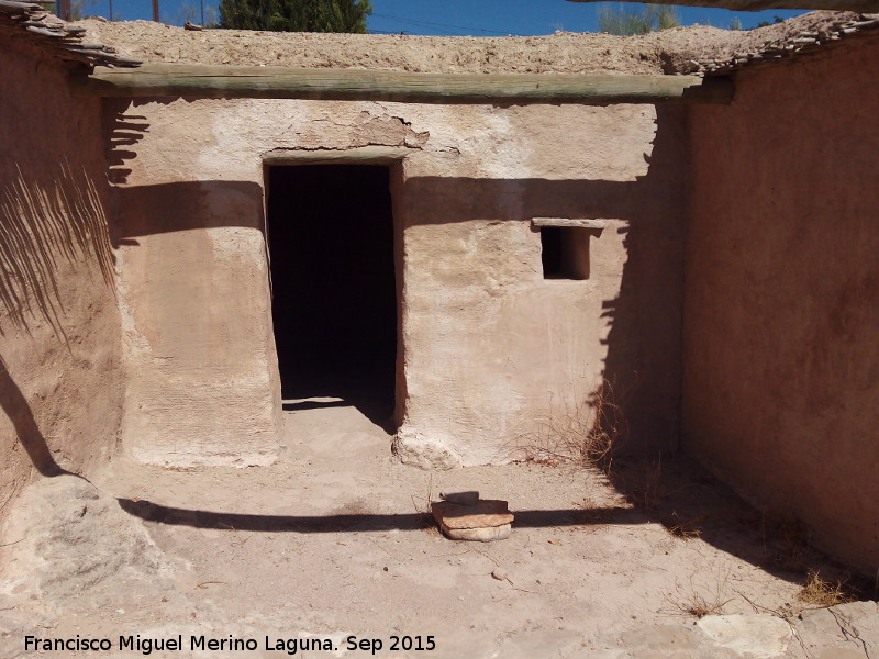 Oppidum del Cerro de la Cruz - Oppidum del Cerro de la Cruz. Casa ibera reconstruida