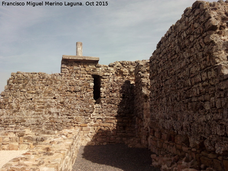 Castillo de Torreparedones - Castillo de Torreparedones. Esquina intramuros