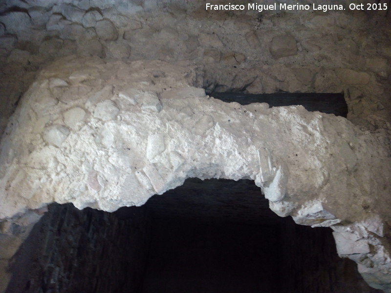 Castillo de Torreparedones - Castillo de Torreparedones. Restos de la bveda del aljibe de la Torre del Homenaje