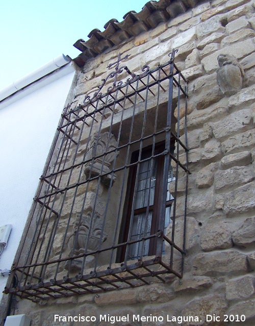 Casa de la Calle Afn de Rivera n 4 - Casa de la Calle Afn de Rivera n 4. Ventana con restos arqueolgicos y rejera de poca