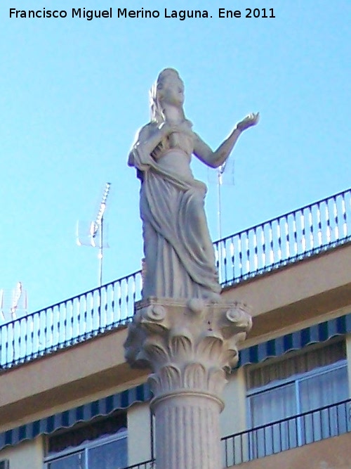 Monumento a Helvia - Monumento a Helvia. Estatua de Helvia