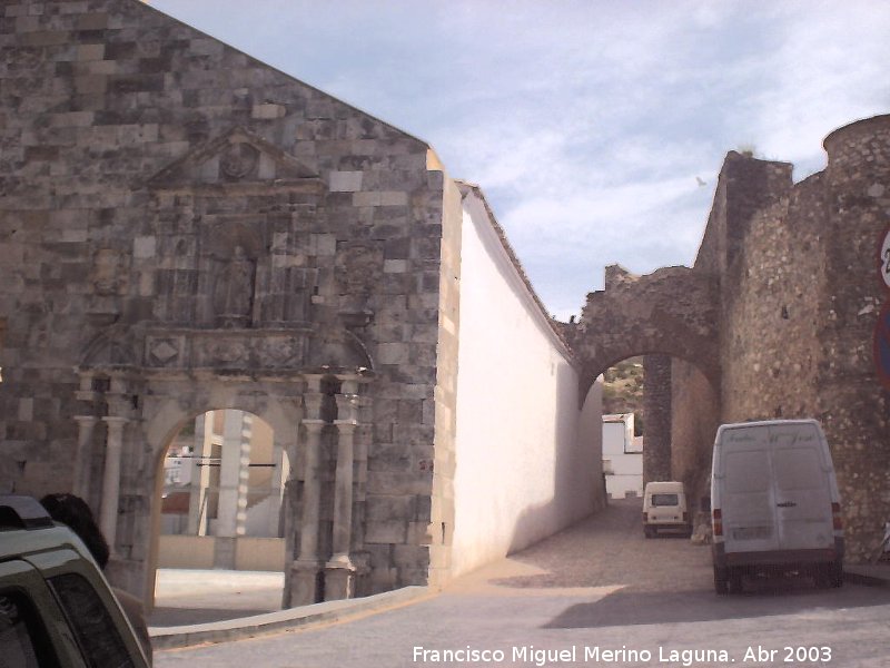 Iglesia Ntra. Sra. de la Consolacin - Iglesia Ntra. Sra. de la Consolacin. Lateral junto al castillo