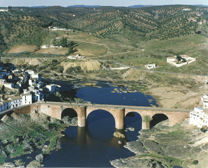 Puente de las Doncellas o de las Donadas - Puente de las Doncellas o de las Donadas. Foto aerea