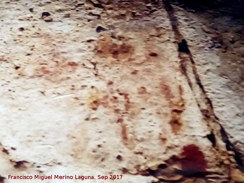 Pinturas rupestres de la Cueva de los Murcilagos - Pinturas rupestres de la Cueva de los Murcilagos. Antropomorfo tipo phi en la Sala de los Estratos