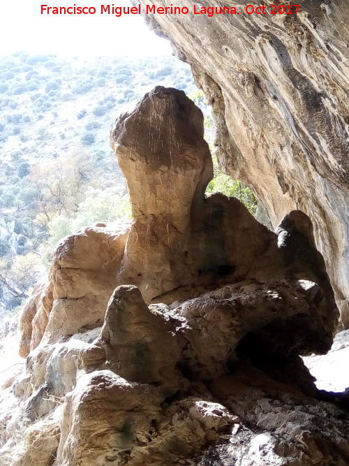 Cueva del Fraile - Cueva del Fraile. Estalagmita del Fraile