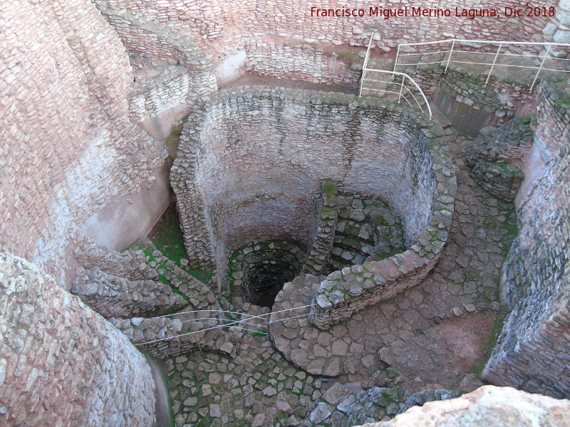 Motilla del Azuer - Motilla del Azuer. Pozo