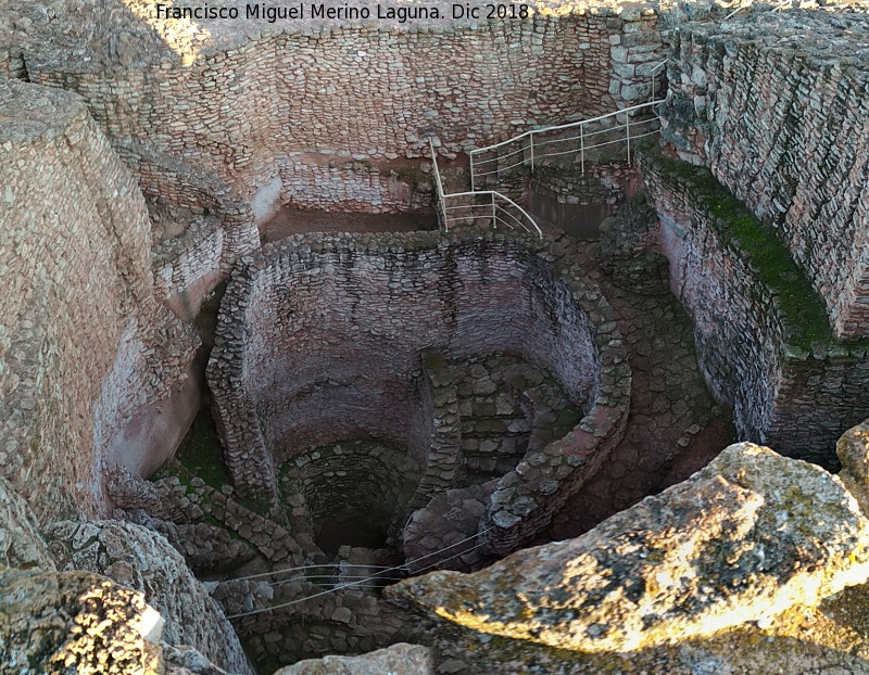 Motilla del Azuer - Motilla del Azuer. Pozo