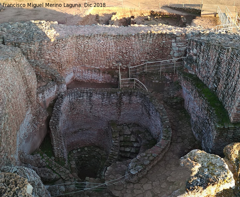 Motilla del Azuer - Motilla del Azuer. Pozo