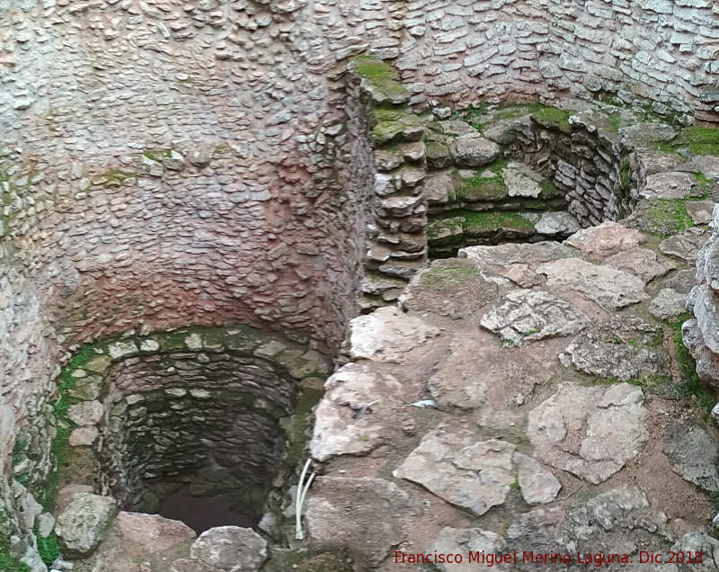 Motilla del Azuer - Motilla del Azuer. Pozo