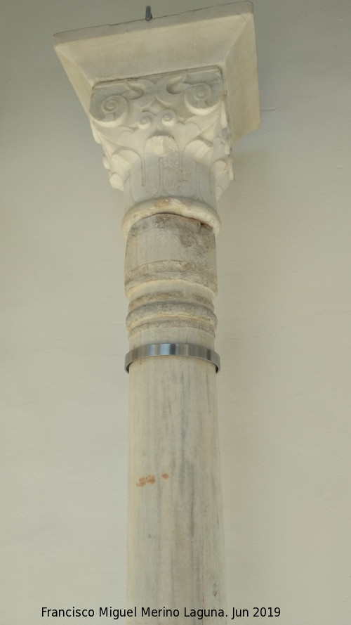 Historia de Granada - Historia de Granada. Columna siglo XIV de mrmol. Museo Arqueolgico de Granada