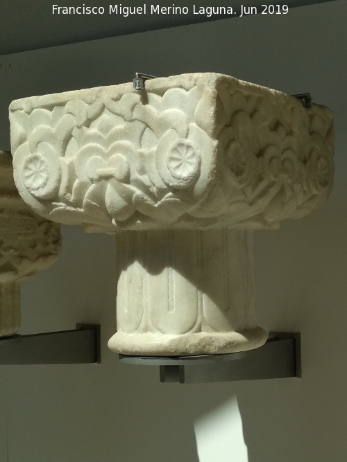 Historia de Granada - Historia de Granada. Capitel de mrmol siglo XIII. Museo Arqueolgico de Granada