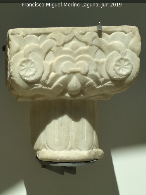Historia de Granada - Historia de Granada. Capitel de mrmol siglo XIII. Museo Arqueolgico de Granada
