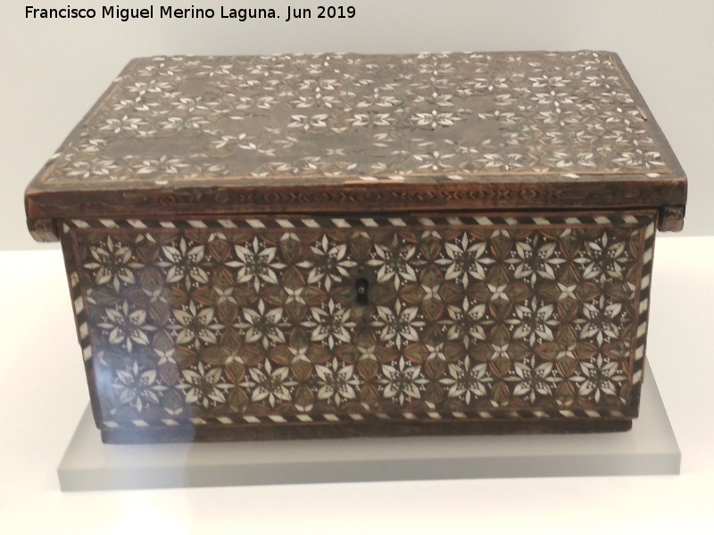 Historia de Granada - Historia de Granada. Arqueta de taracea, siglo XV. Museo Arqueolgico de Granada