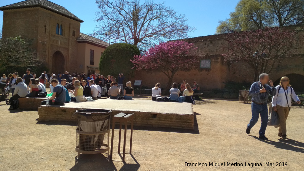 Alhambra. Plaza de los Aljibes - Alhambra. Plaza de los Aljibes. 