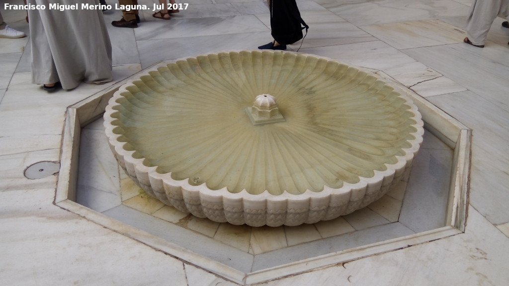 Alhambra. Patio del Mexuar - Alhambra. Patio del Mexuar. Fuente