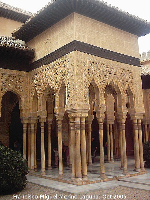 Alhambra. Patio de los Leones - Alhambra. Patio de los Leones. 