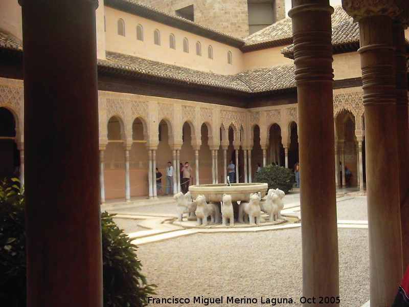 Alhambra. Patio de los Leones - Alhambra. Patio de los Leones. 