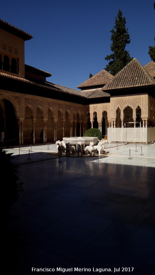 Alhambra. Patio de los Leones - Alhambra. Patio de los Leones. 